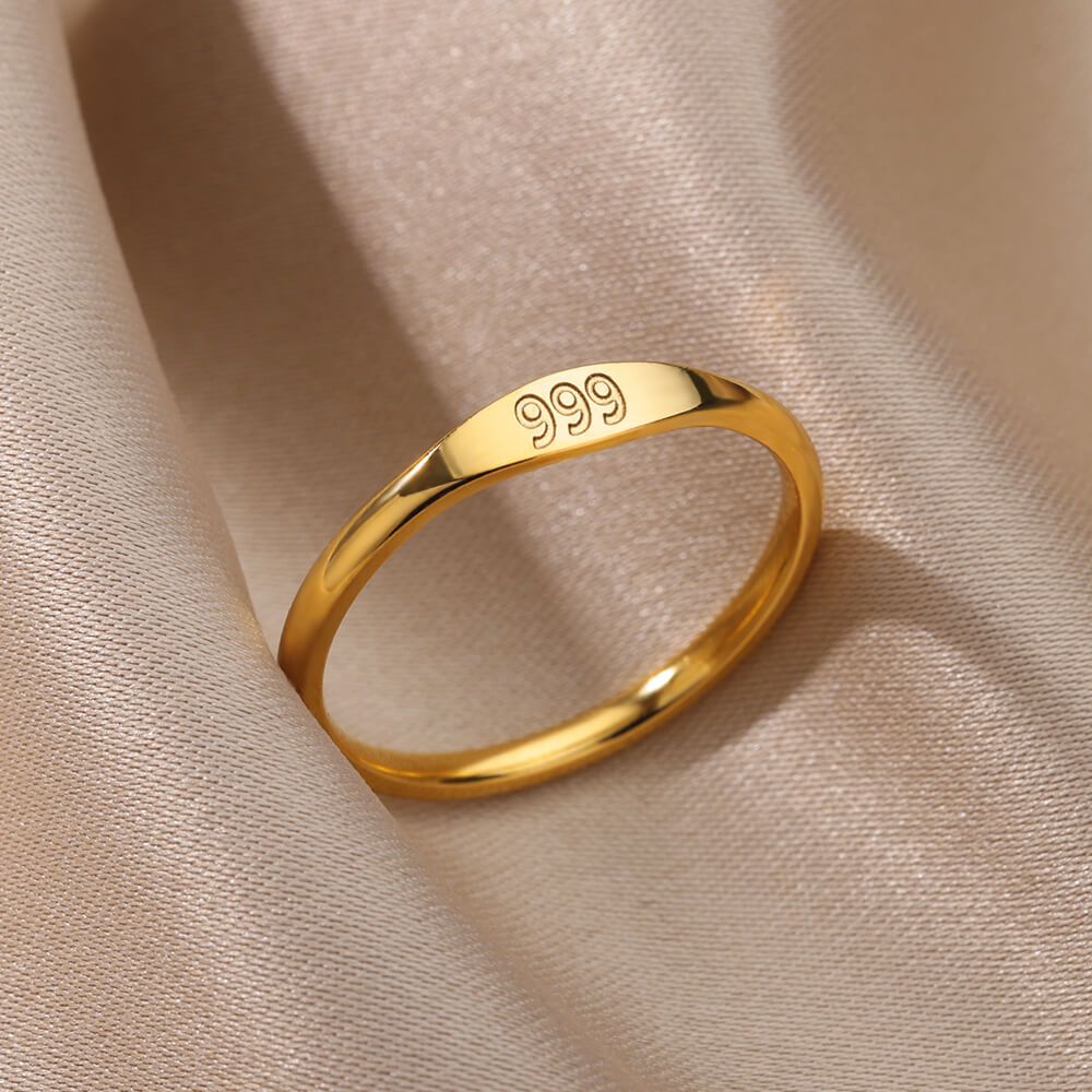 Gold-plated signet ring engraved with 999